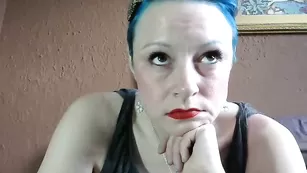 Шальная самка Miss_submisv занимается глубоким фистингом