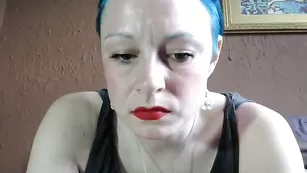 Шальная самка Miss_submisv занимается глубоким фистингом