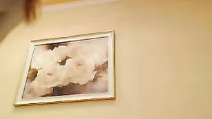 Озорная пассия MsLily мастурбирует бритую пизденку