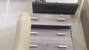 Смазливая курва Rebyblack06 трахает вагину самотыком