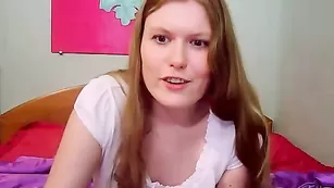 Edesssa дерзкая пышечка теребонит бритую пилотку