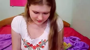 Edesssa дерзкая пышечка теребонит бритую пилотку