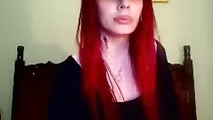 Рыжая толстуха Izavampira оголяет дойки
