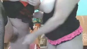 Лесбийские игры двух пишных толстушек lesbigirlsx