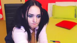 Озорная студентка Katy_X 2 ласкается после занятий