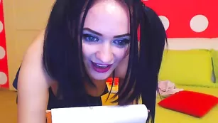 Озорная студентка Katy_X 2 ласкается после занятий