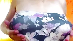 bigbusty демонстрирует свои дойки