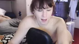 Melissa191 кончает от игры с вибратором