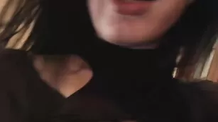 Страстная баба DJ_Vanilla рвет на себе колготки