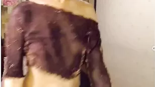 marchelita ласкает пританцовывая сиськи