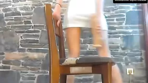 Elisadeathnaked садится жопой на огромный член