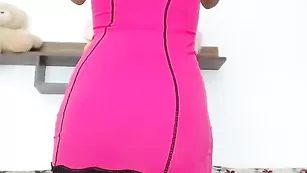 Изящная пассия Xxx_diamant показывает бритую киску