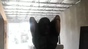 Татуированная куколка Xxx_diamant вертит упругой попой