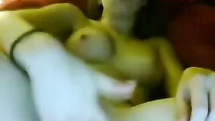 Девченка мастурбирует на вебку