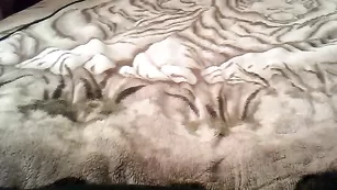 nikka94 показывает попку и маленькую киску