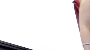 Знойная дева Sweetmandyx стоя раком дрочит обе щели