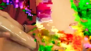 Красивая Alinn1 играет с киской на веб камеру