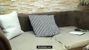 0000SexyGia порка на своем диване