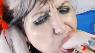 Бабенка LongSweetLips любит сосать