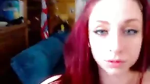 Рыженькая бабенка LaurenRedd наминает большие сиськи