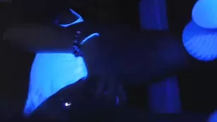 Милая краля DJ_Vanilla мастурбирует на ночь