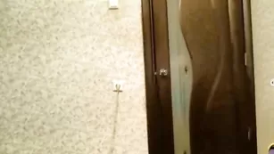 Горячая сучка Ledi501 долбится в пилотку резиновым хером