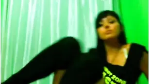 Жопастая самка koshasexy божественно поддается ласкам