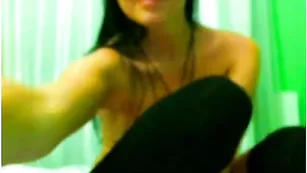 Жопастая самка koshasexy божественно поддается ласкам