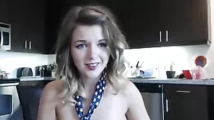 Смазливая курва Charli_Snow общается во фри