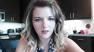 Смазливая курва Charli_Snow общается во фри