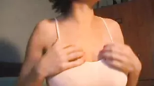 Восхитительная сучка Sexydreamxxx хвастается крупными формами