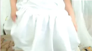 vera обработав дилдо, дала ему применение