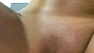 Развратная краля AlabamasBDaY ласкает бритую пизду