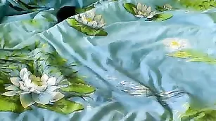 Boginjasexa дразнит свою щель средним пальчиком