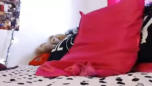 Melodykush 2 жестко трахает себя в письку