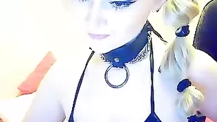 Arielle1 шаловливая блондиночка в кожаной миниюбке