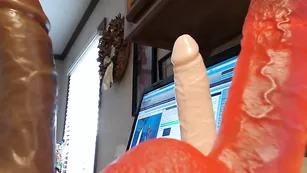 Одаренная путана Maryxxxjane жарится секс игрушками