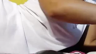 Шальная телочка Myly трахает вагину секс игрушкой