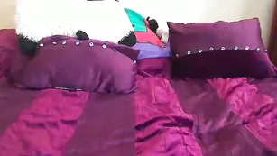 Шикарная кобыла Maryxxxjane дрочит бритую пизду