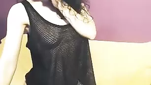 DiDance ласкает сисечки и сосочки