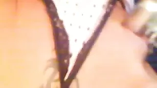 Hailey Havoc играется с вибратором