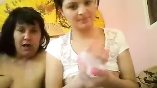 Порочные лесбиянки Tessnaughty лижут пизденки друг дружке