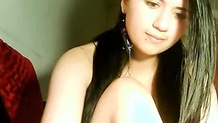 Жаркая девка Foxy__love1 смачно трахает пизду