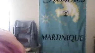 Пошлая самочка Erika27000 дрочит вагину черным дилдо