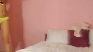 mayaxxx показывает свои прелести