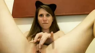 Кошечка Cat_on_show тискает свои прелести