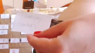 Озорная путана Originalsex2 ласкает бритые дырочки