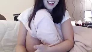 Замечательная деваха Miss_maya трахает вагину секс игрушкой