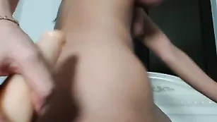 Пышная стерлядь Monik трахает сочный анус