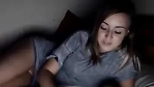 Молоденькая красотка флиртует и ласкает киску